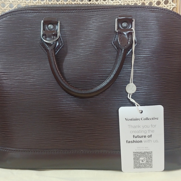 Louis Vuitton Alma PM Epi Leather Handbag - Picture 2 of 16